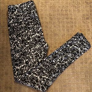 LuLaRoe OS Leggings White with Black Pattern